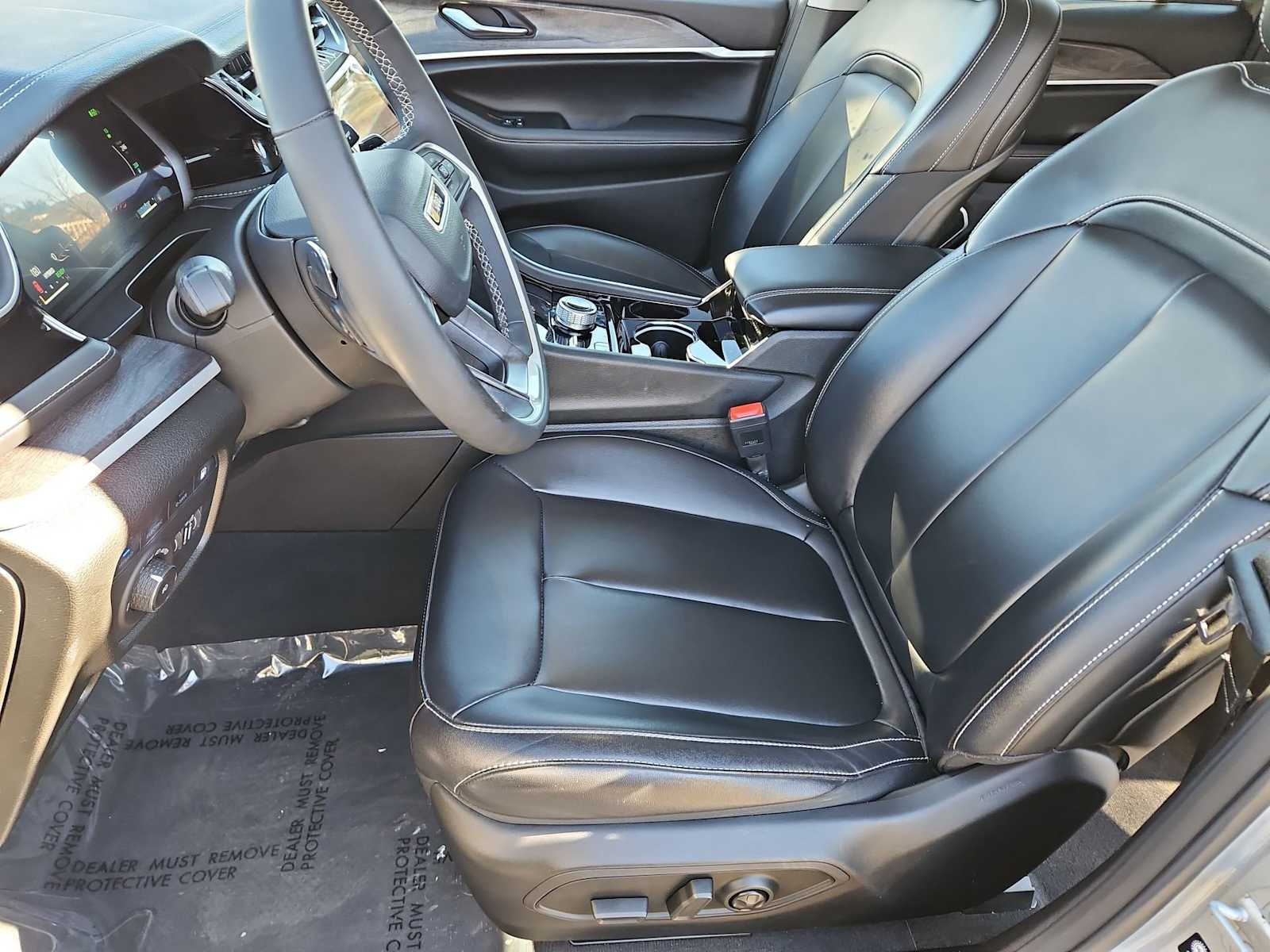 Thumbnail: 2023 Jeep Grand Cherokee - 17