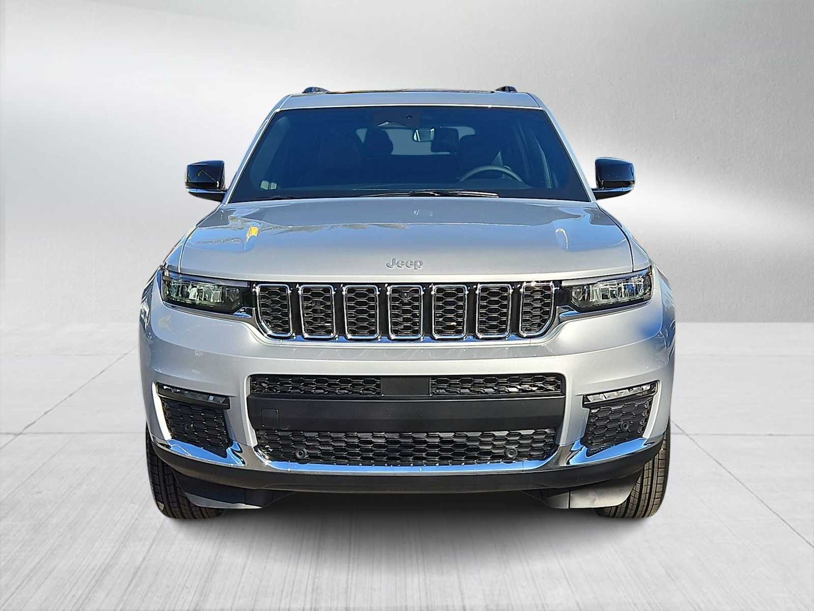 Thumbnail: 2025 Jeep Grand Cherokee - 3