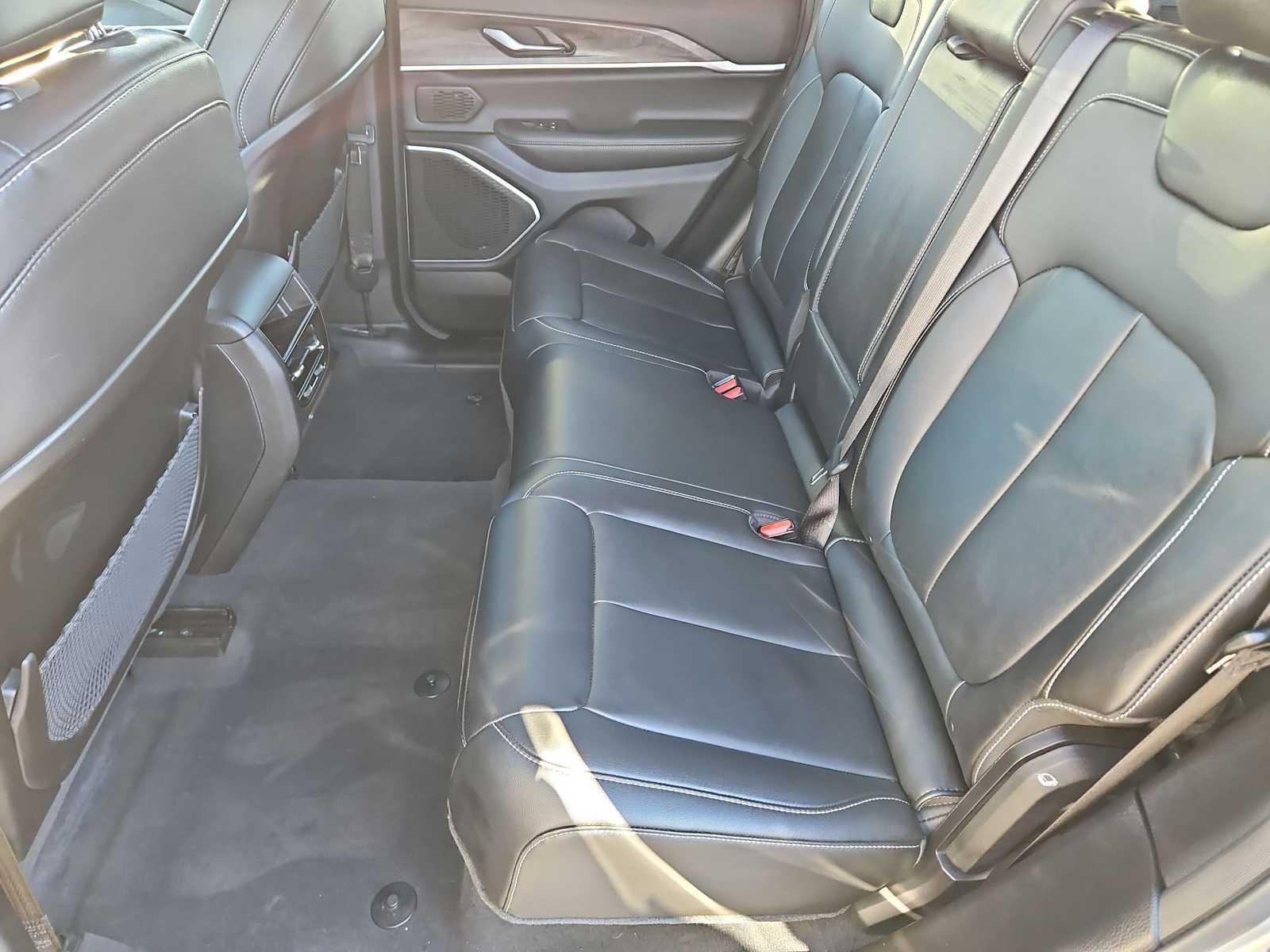 Thumbnail: 2022 Jeep Grand Cherokee - 21