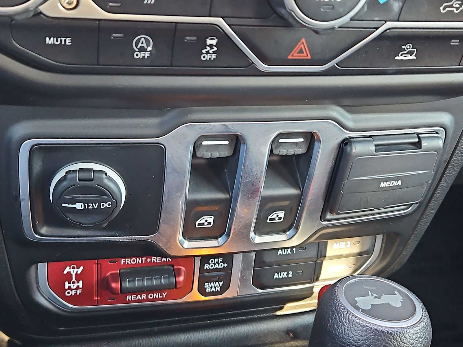 Thumbnail: 2023 Jeep Wrangler - 28