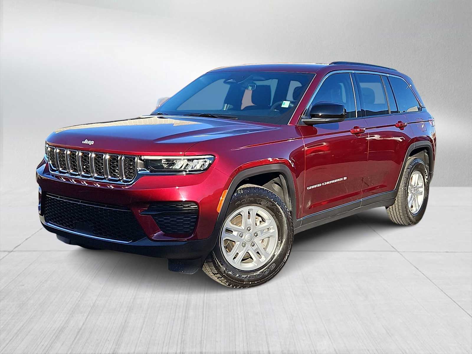 2025 Jeep Grand Cherokee Laredo's photo