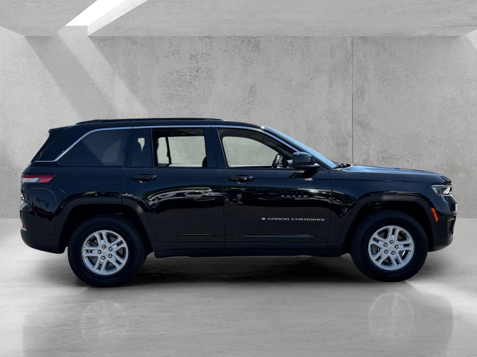 Thumbnail: 2024 Jeep Grand Cherokee - 6