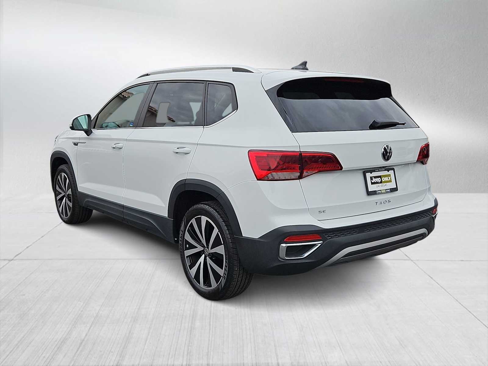 Thumbnail: 2022 Volkswagen Taos - 6