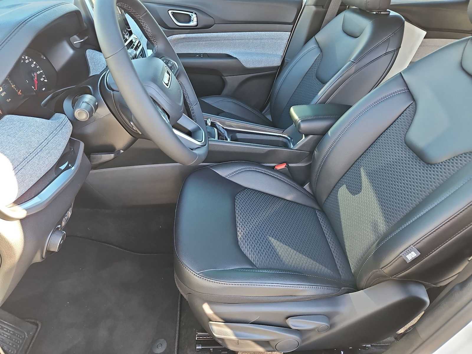 Thumbnail: 2026 Jeep Compass - 17