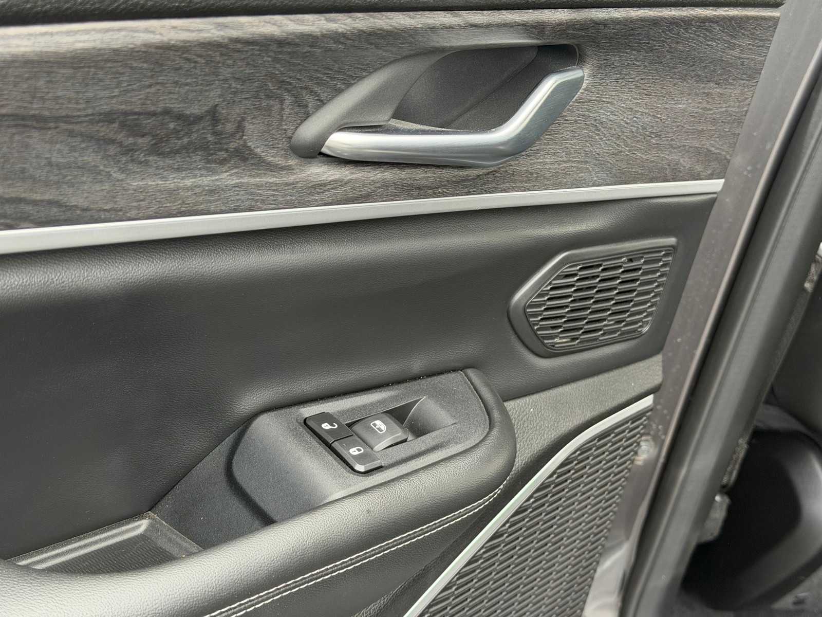 Thumbnail: 2022 Jeep Grand Cherokee - 22