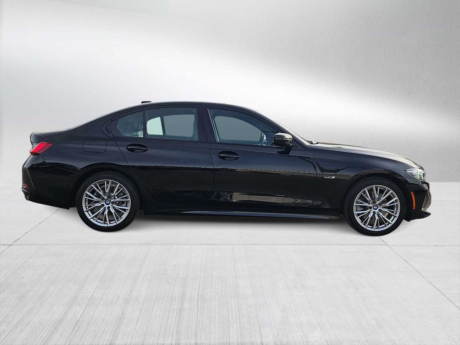 Thumbnail: 2023 BMW 3 Series - 9