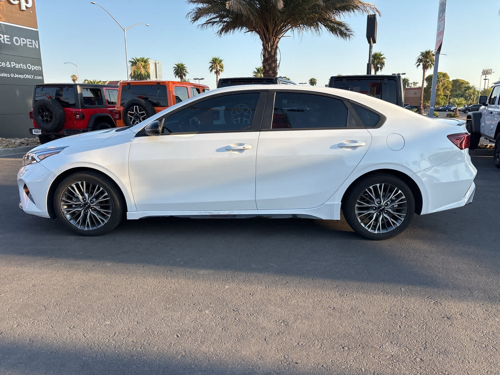 Thumbnail: 2022 Kia Forte - 8