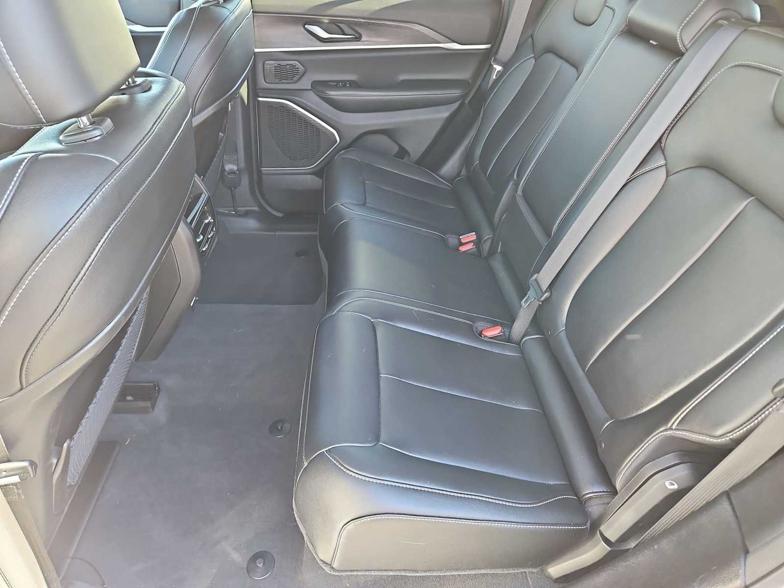 Thumbnail: 2023 Jeep Grand Cherokee - 20