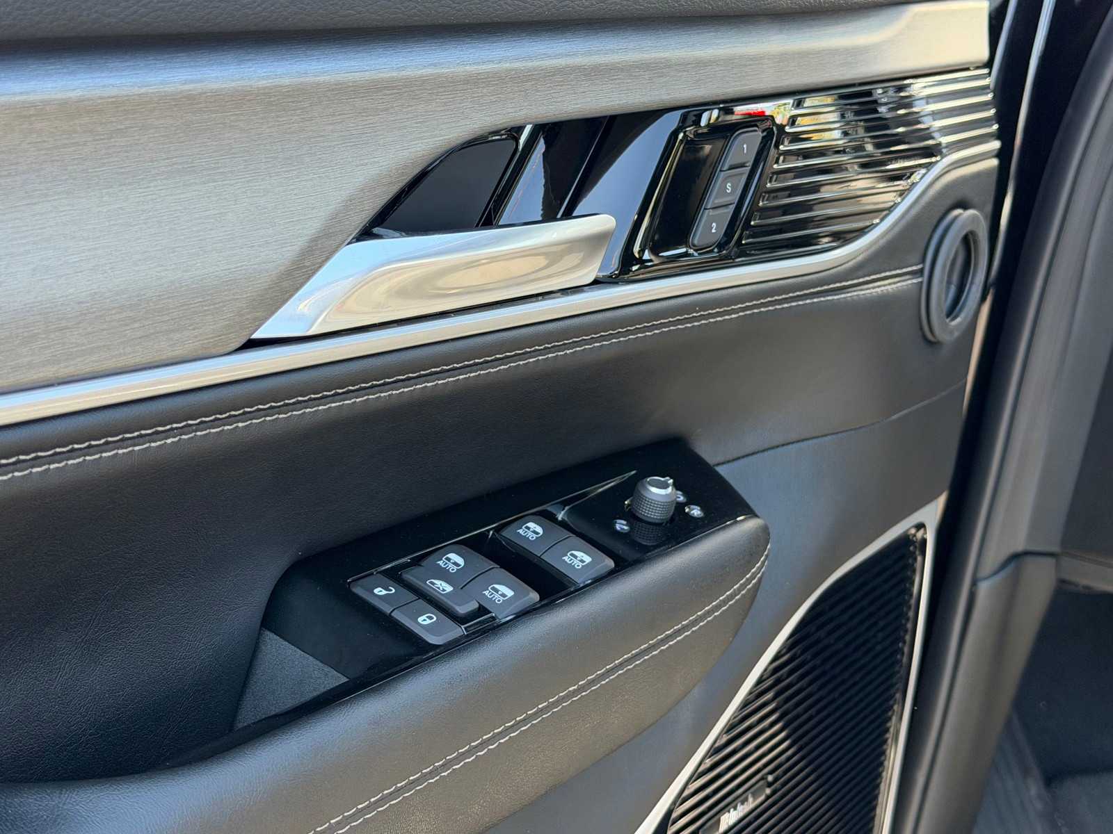 Thumbnail: 2026 Jeep Grand Wagoneer - 10