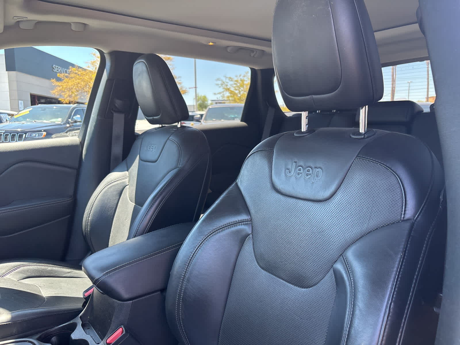 Thumbnail: 2019 Jeep Cherokee - 10