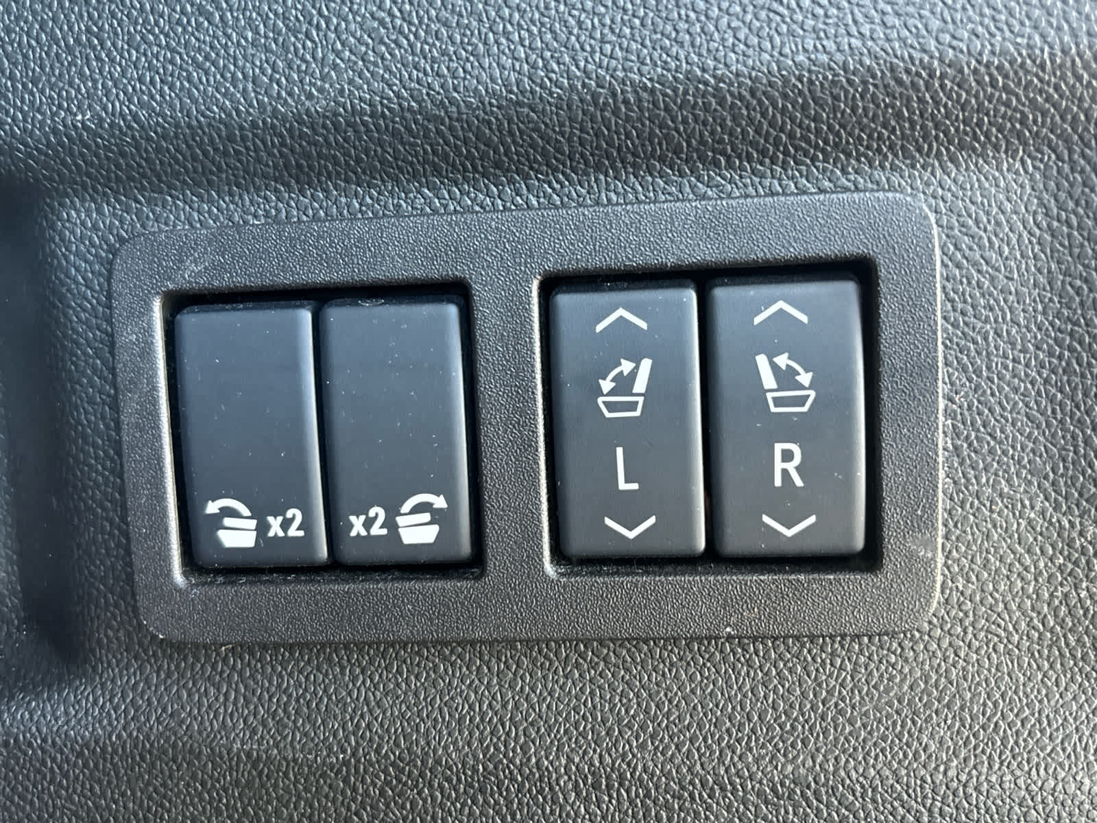 Thumbnail: 2025 GMC Yukon - 18