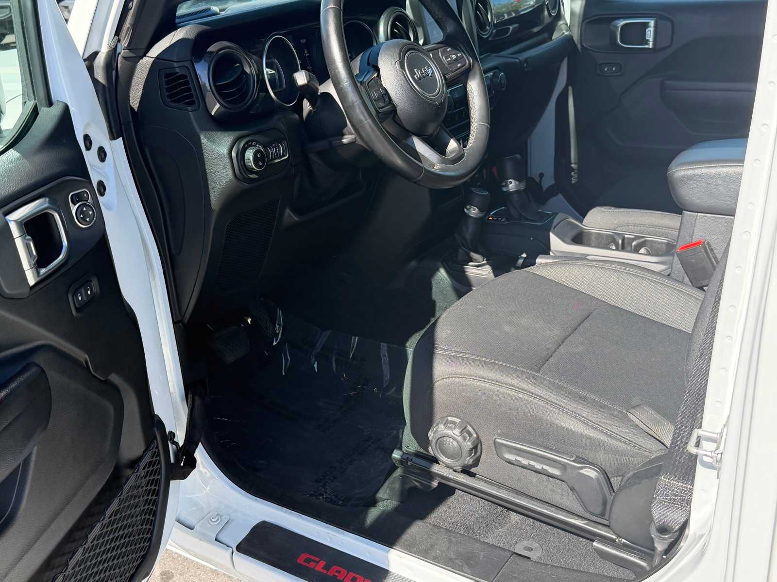 Thumbnail: 2021 Jeep Gladiator - 18