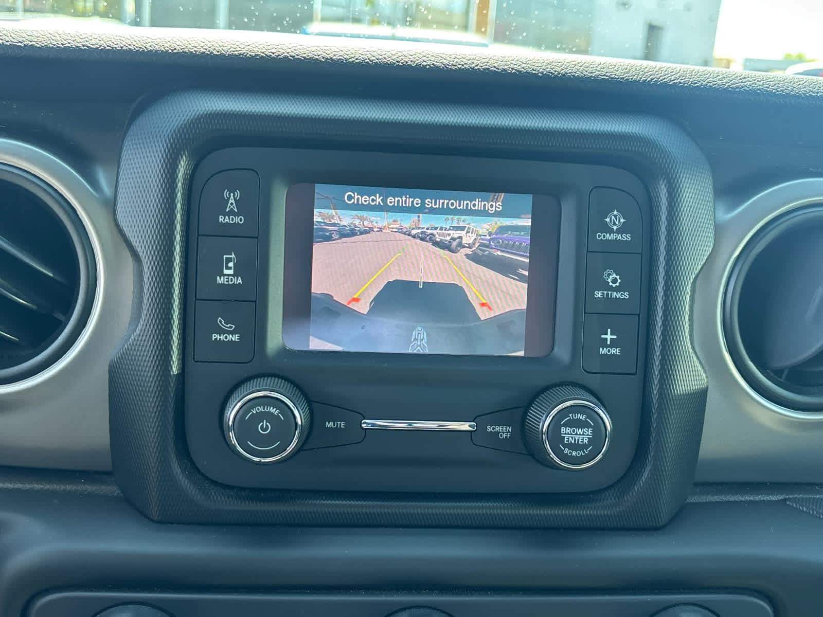 Thumbnail: 2021 Jeep Gladiator - 24