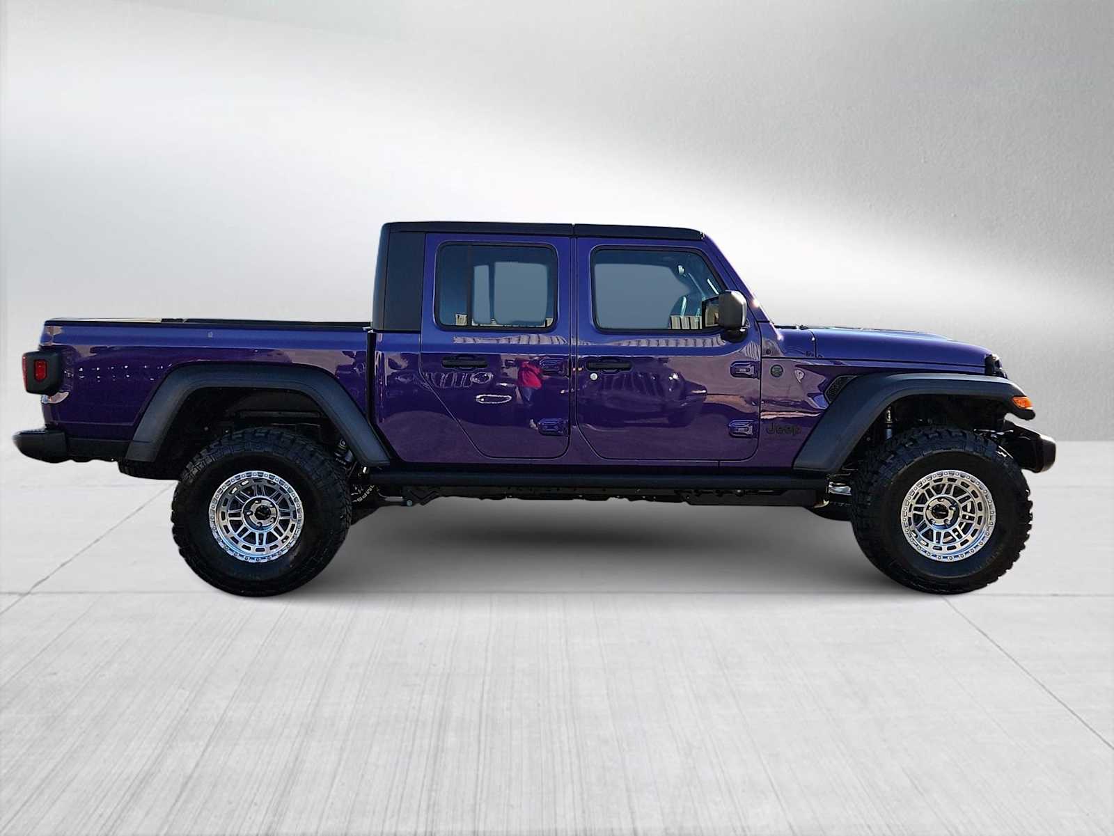 Thumbnail: 2026 Jeep Gladiator - 9