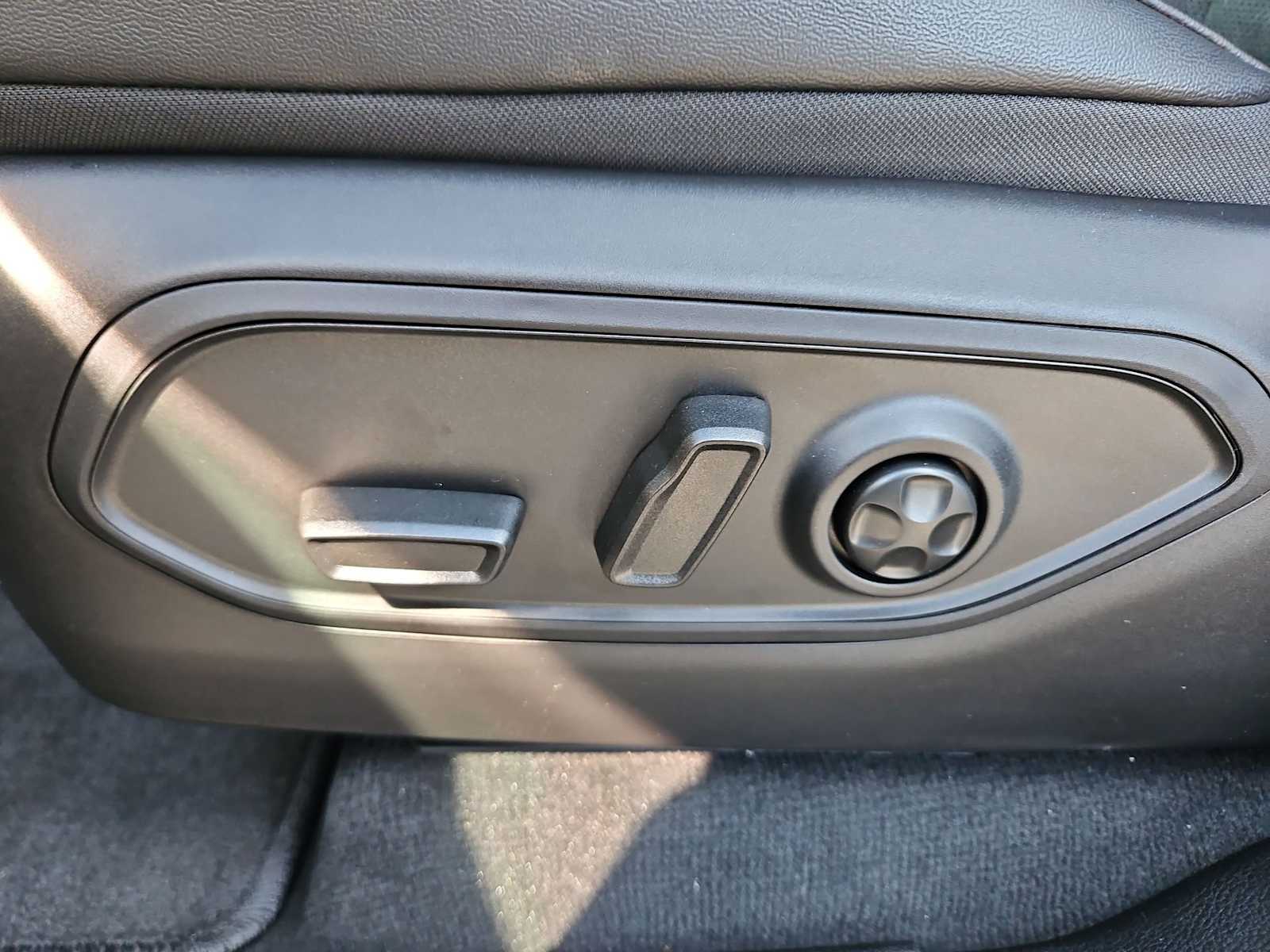 Thumbnail: 2025 Jeep Grand Cherokee - 17