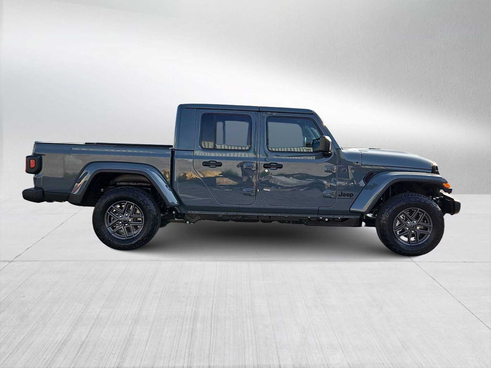 Thumbnail: 2026 Jeep Gladiator - 9