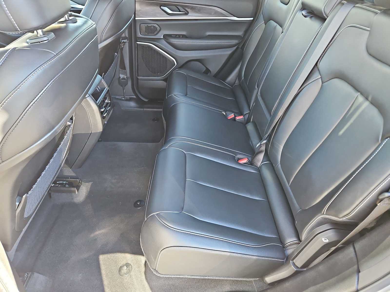 Thumbnail: 2023 Jeep Grand Cherokee - 21