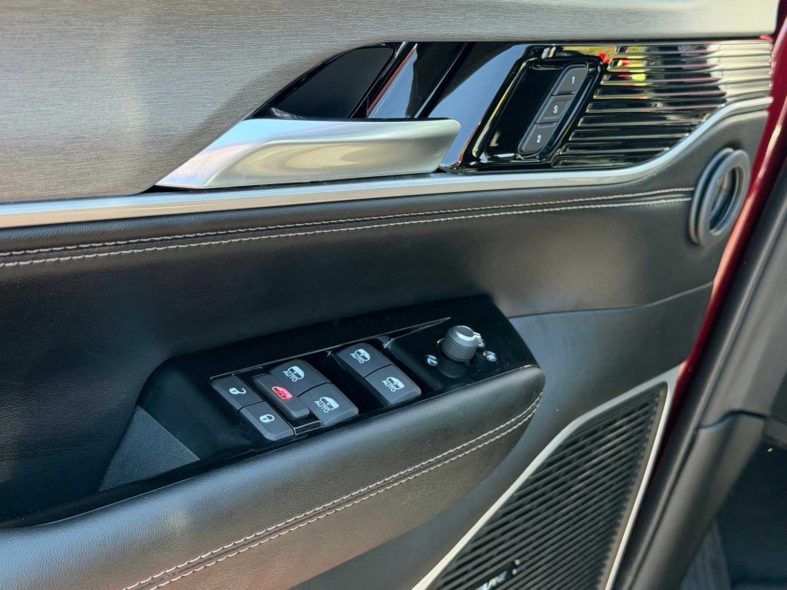Thumbnail: 2026 Jeep Grand Wagoneer L - 10