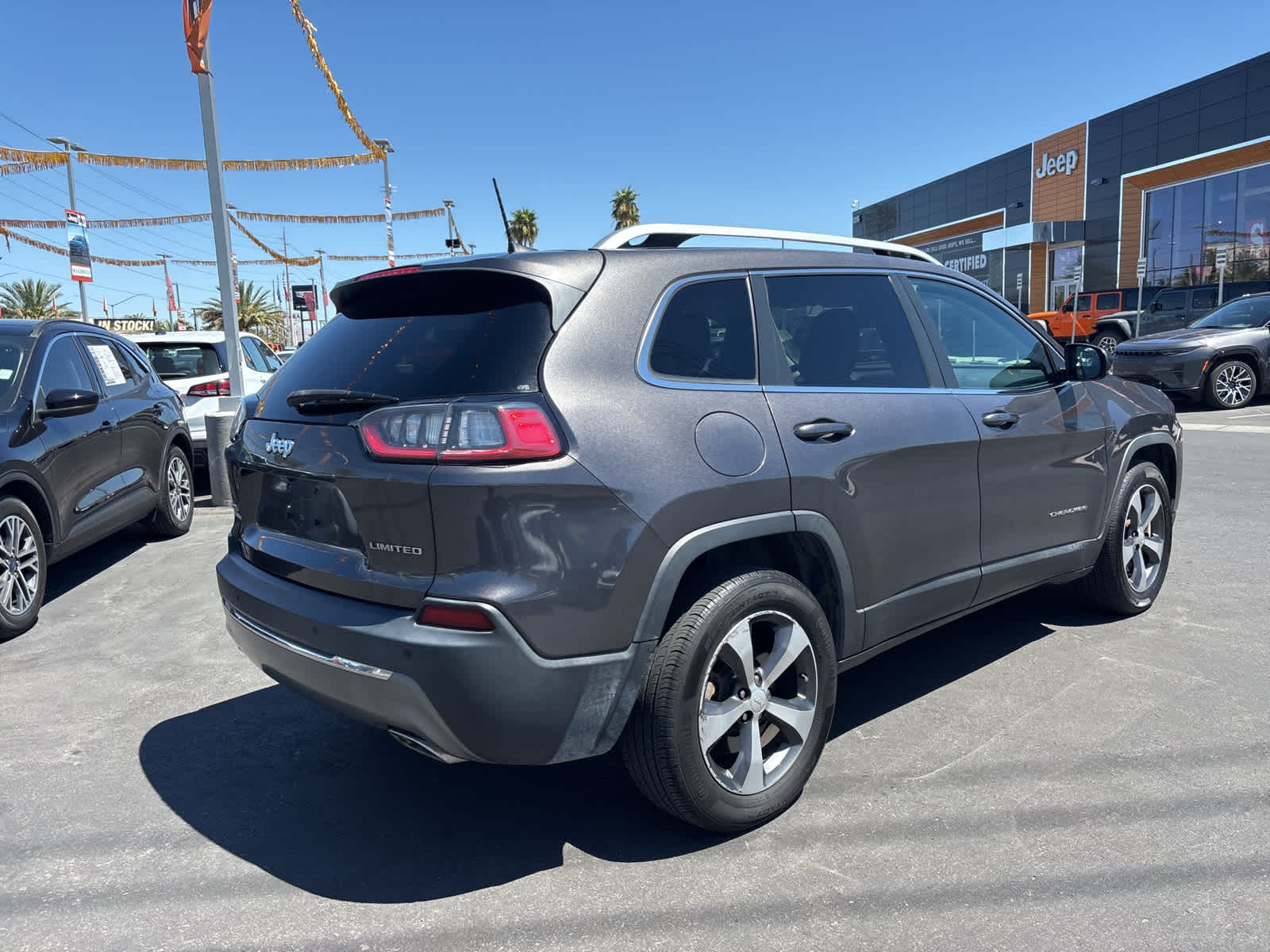 Thumbnail: 2019 Jeep Cherokee - 5