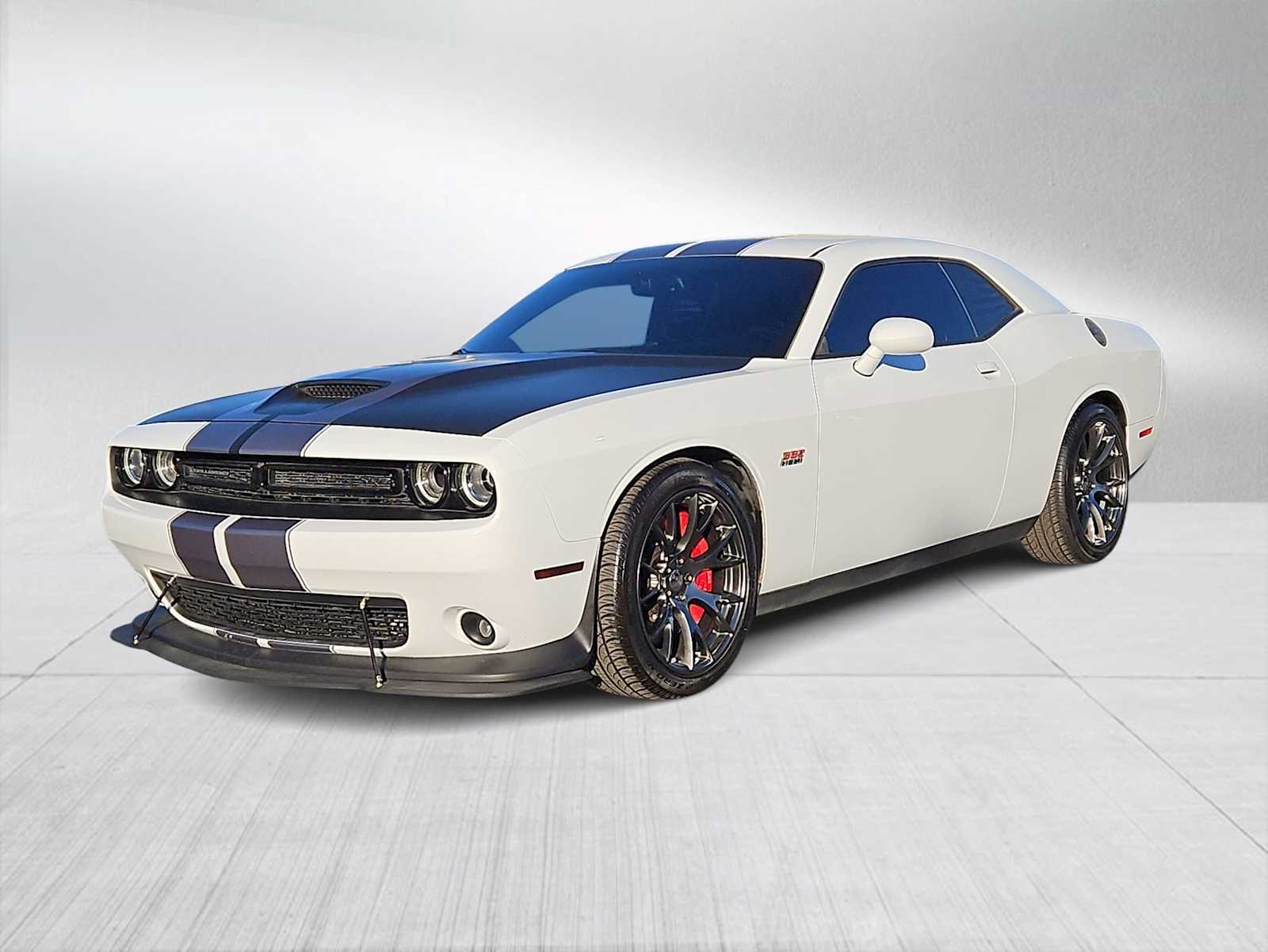 Thumbnail: 2016 Dodge Challenger - 4