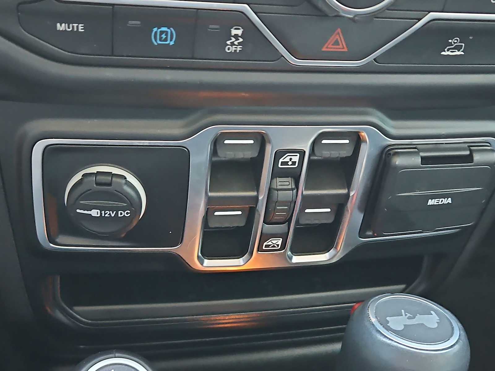 Thumbnail: 2023 Jeep Wrangler - 30