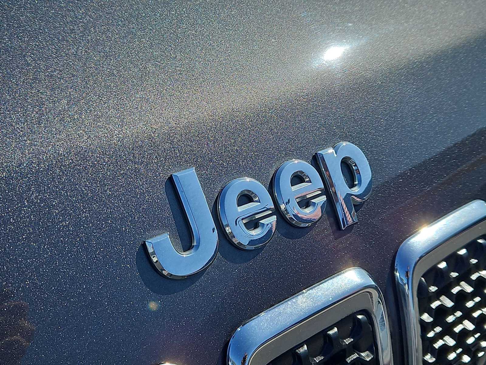 Thumbnail: 2022 Jeep Cherokee - 11
