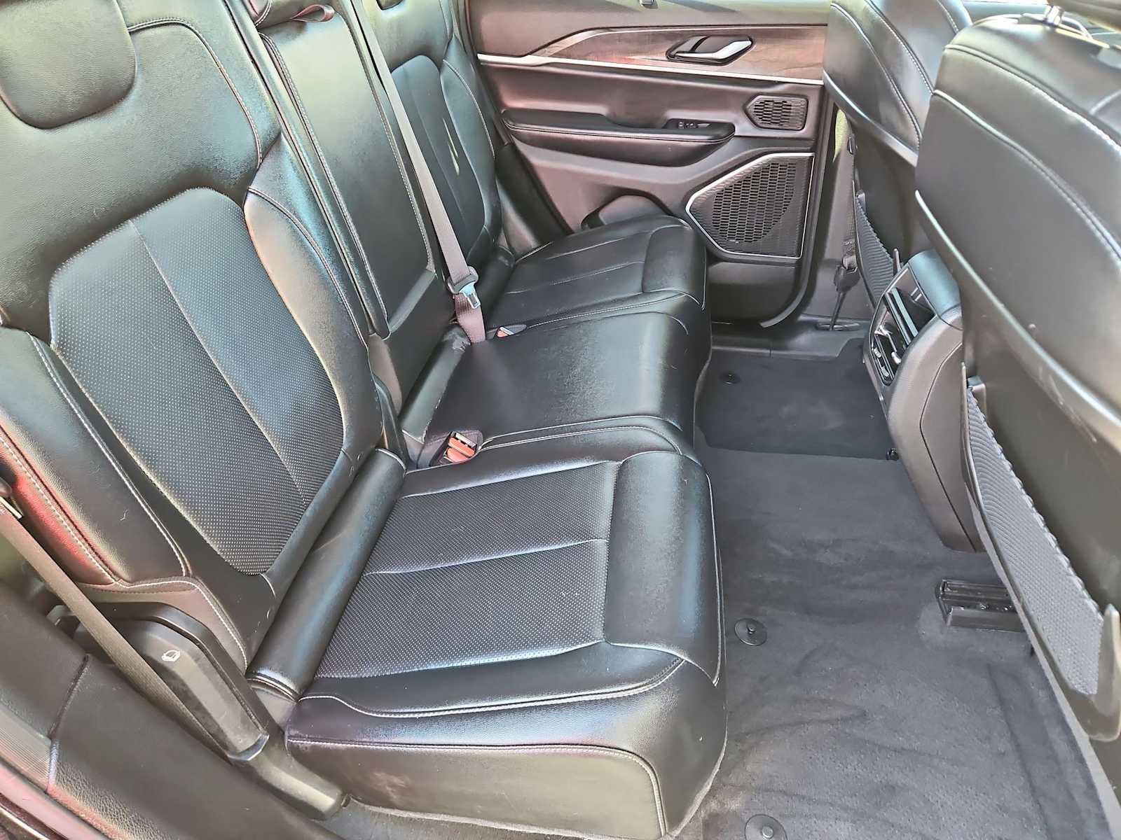 Thumbnail: 2022 Jeep Grand Cherokee - 22