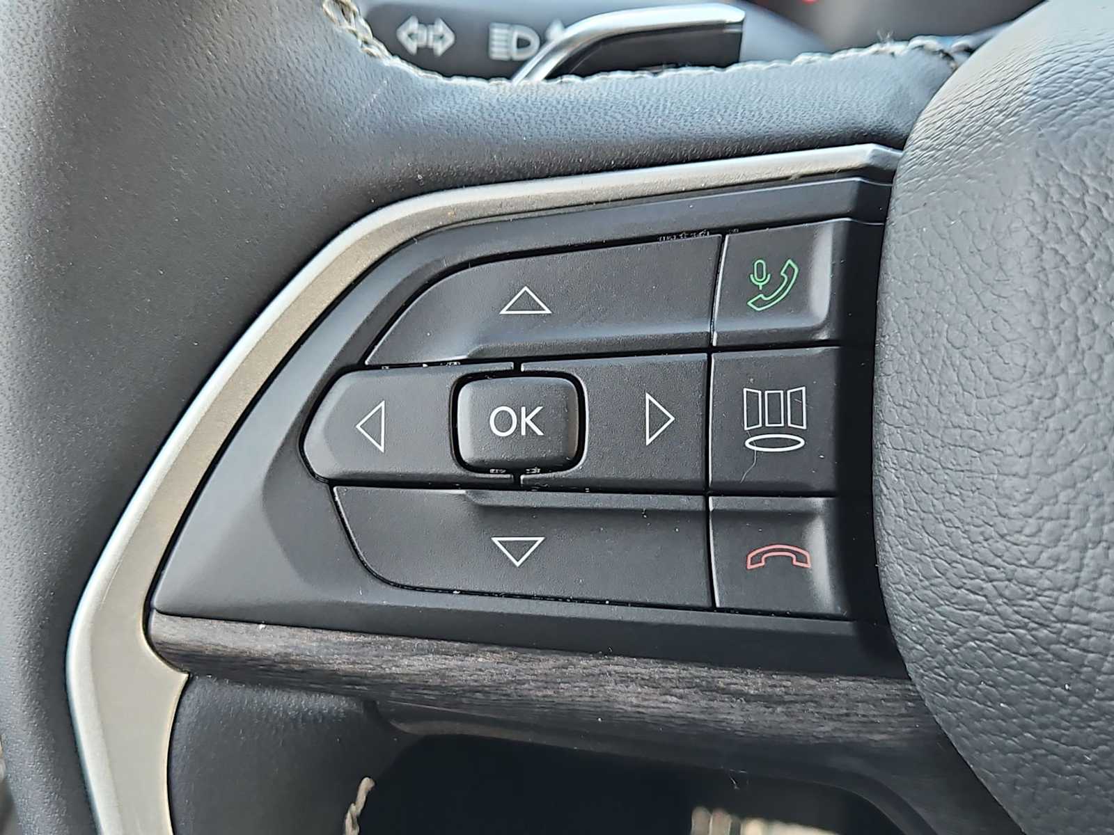 Thumbnail: 2023 Jeep Grand Cherokee - 24