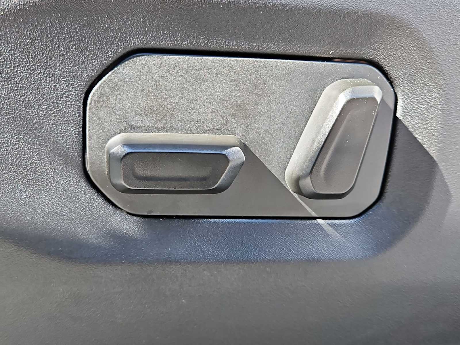 Thumbnail: 2024 Jeep Wrangler - 15