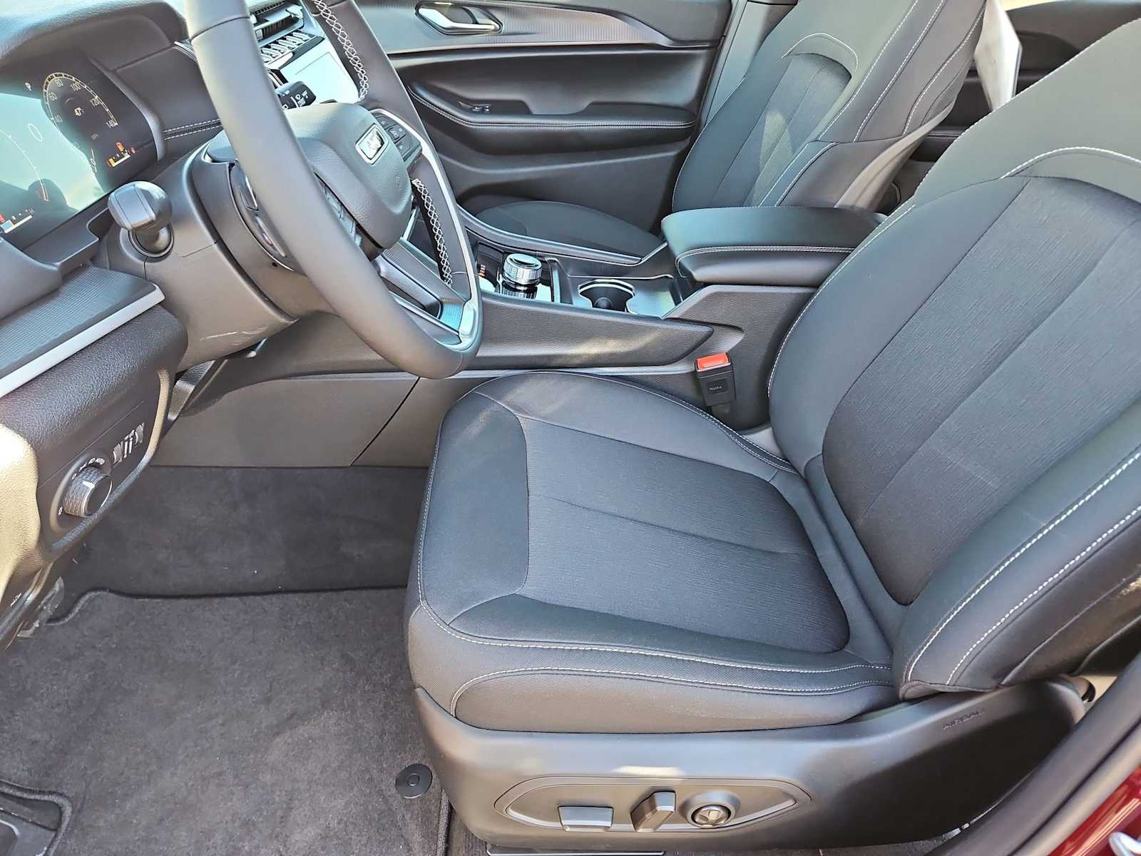 Thumbnail: 2026 Jeep Grand Cherokee - 16