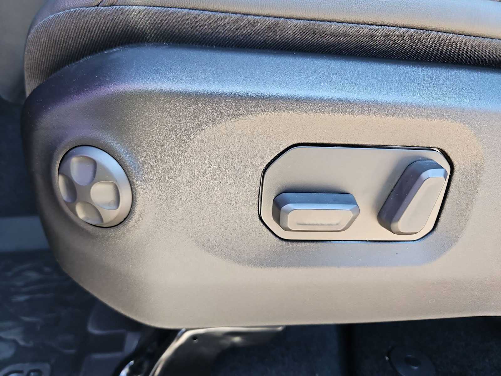 Thumbnail: 2026 Jeep Gladiator - 17