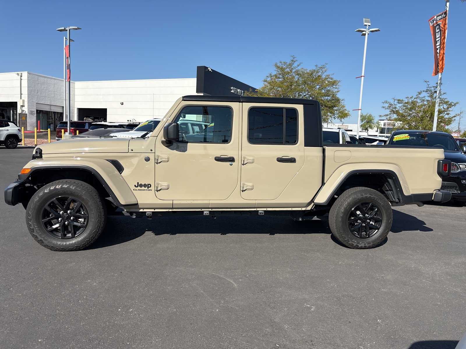 Thumbnail: 2022 Jeep Gladiator - 8