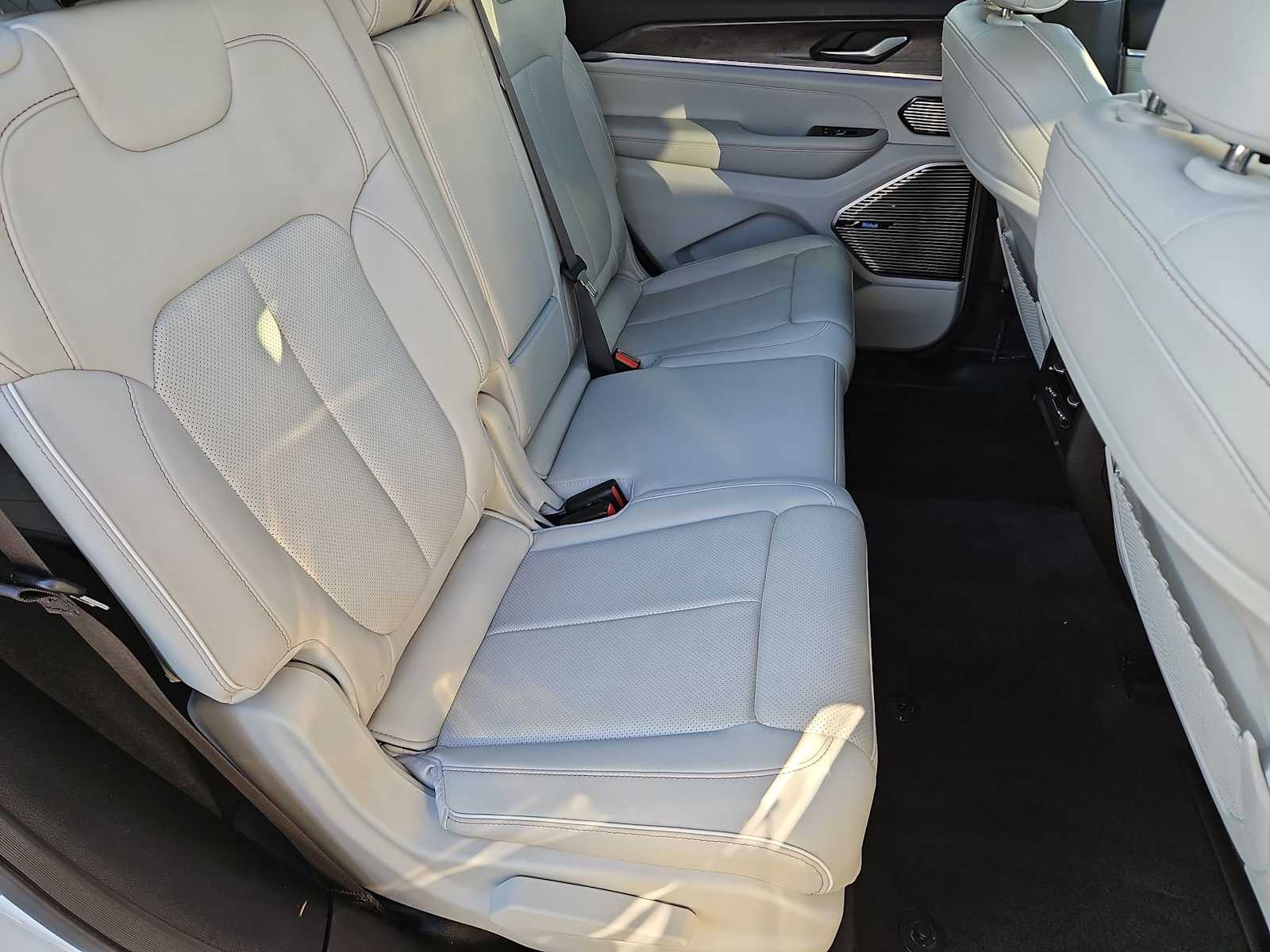 Thumbnail: 2021 Jeep Grand Cherokee L - 22