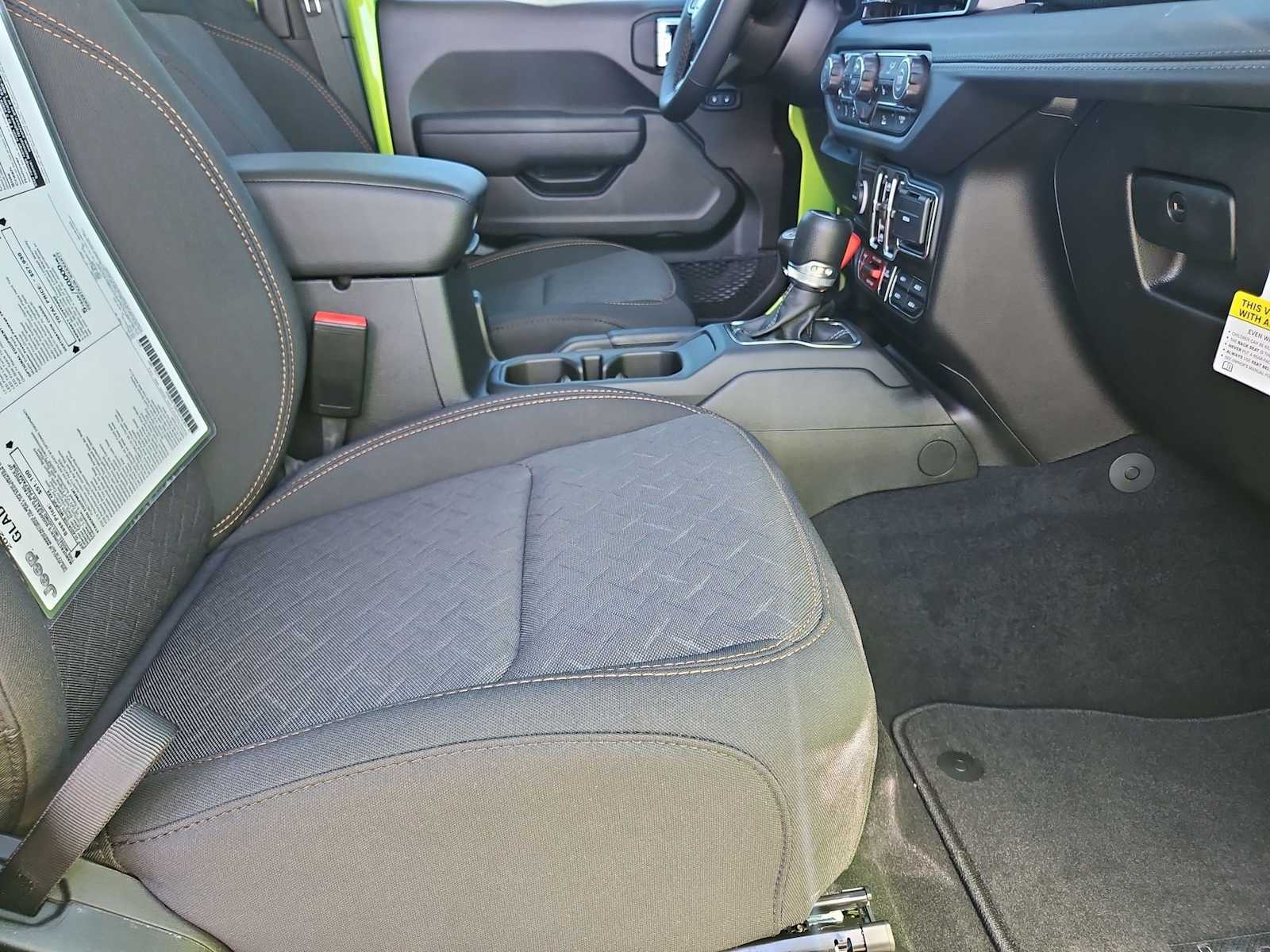 Thumbnail: 2025 Jeep Gladiator - 21