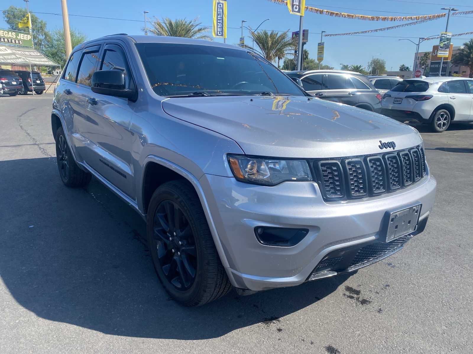 Thumbnail: 2020 Jeep Grand Cherokee - 3