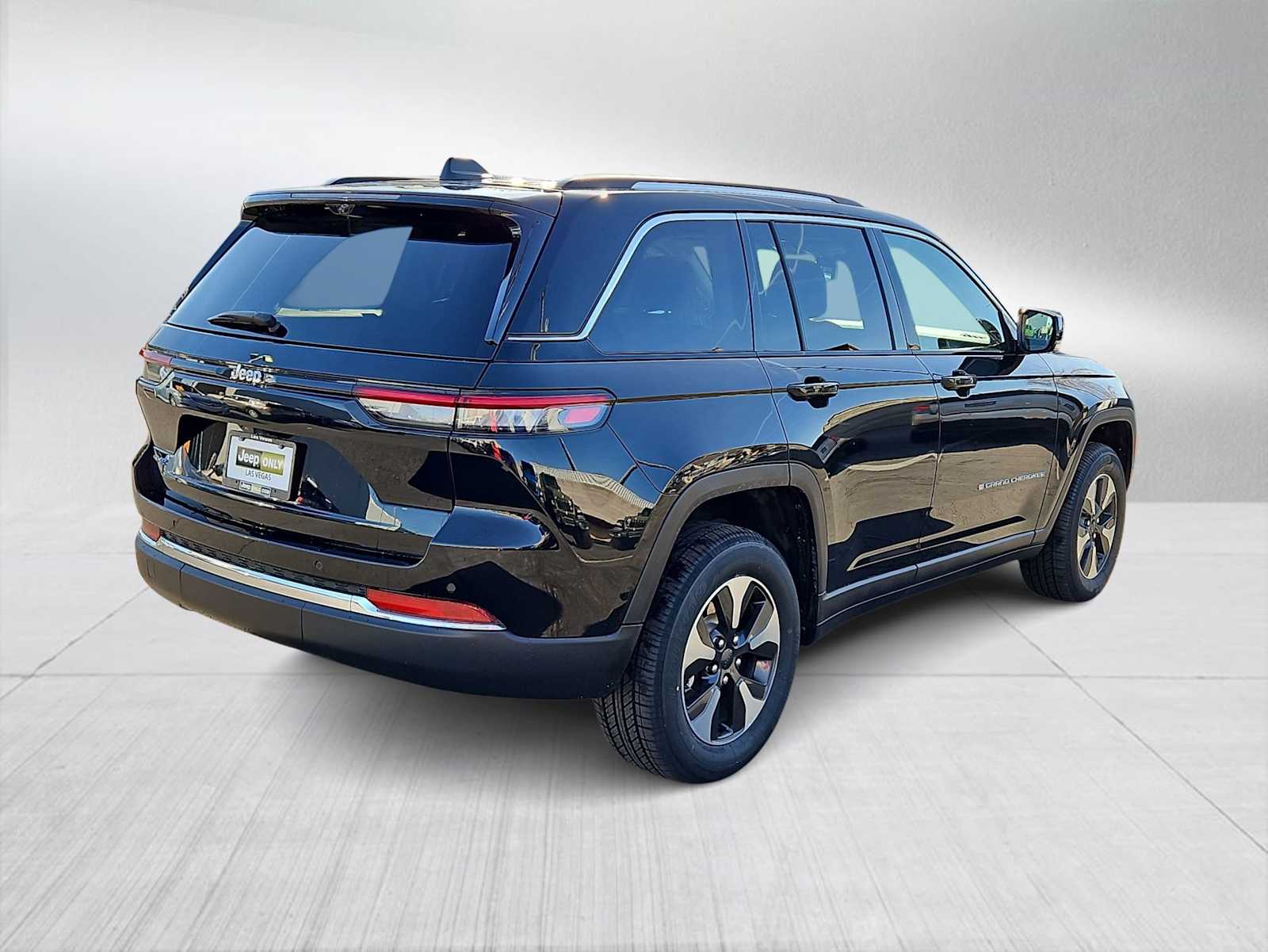 Thumbnail: 2022 Jeep Grand Cherokee - 8