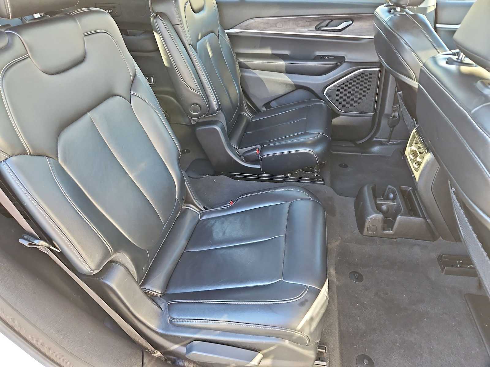 Thumbnail: 2021 Jeep Grand Cherokee L - 21