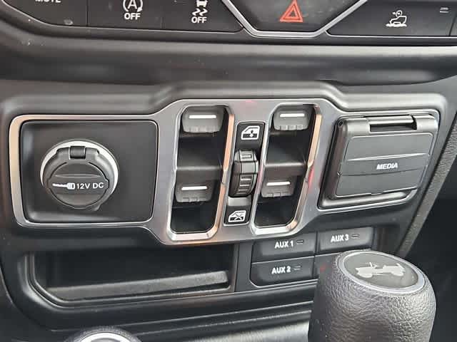 Thumbnail: 2021 Jeep Wrangler - 30