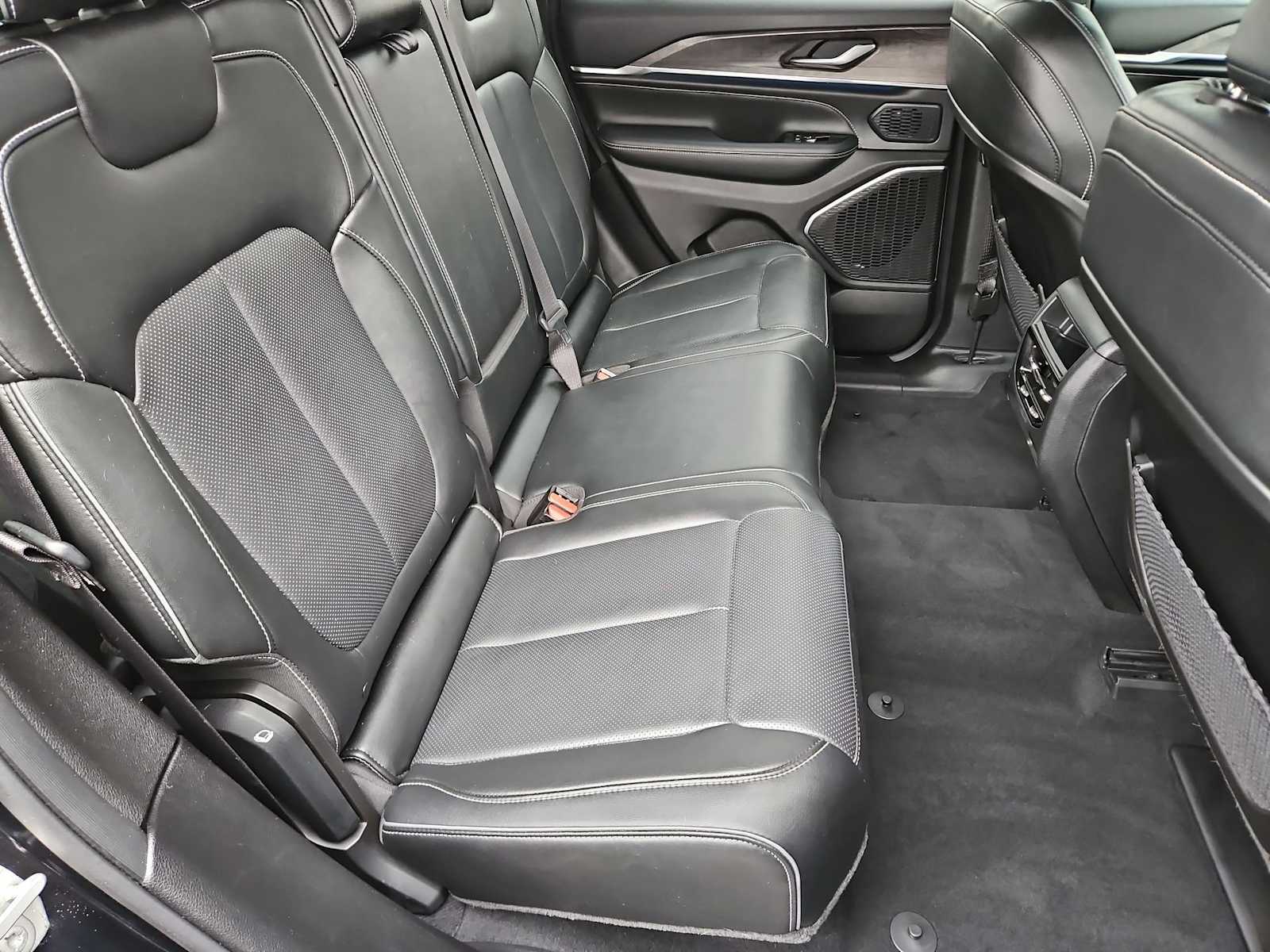 Thumbnail: 2023 Jeep Grand Cherokee - 22