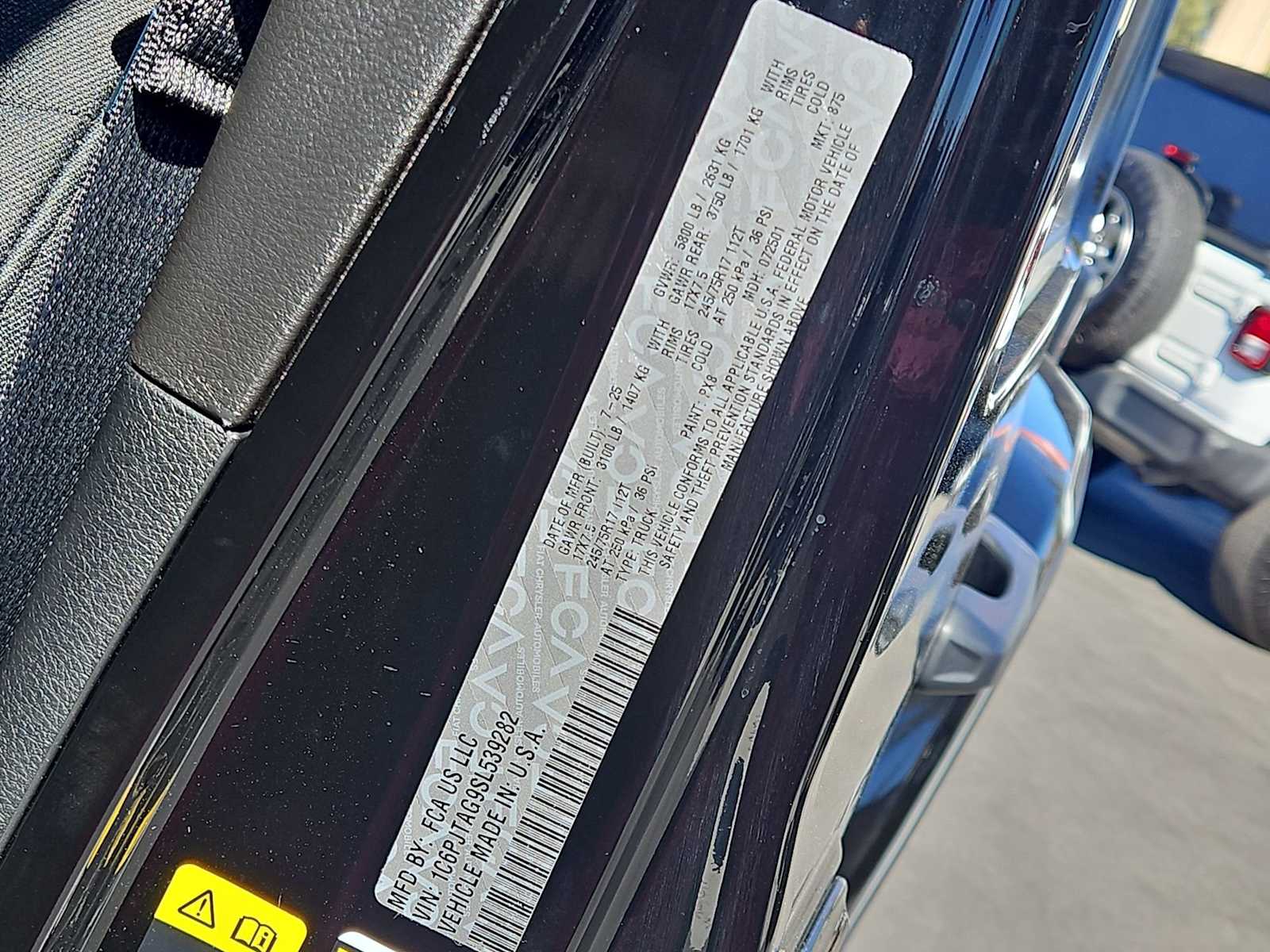 Thumbnail: 2025 Jeep Gladiator - 32