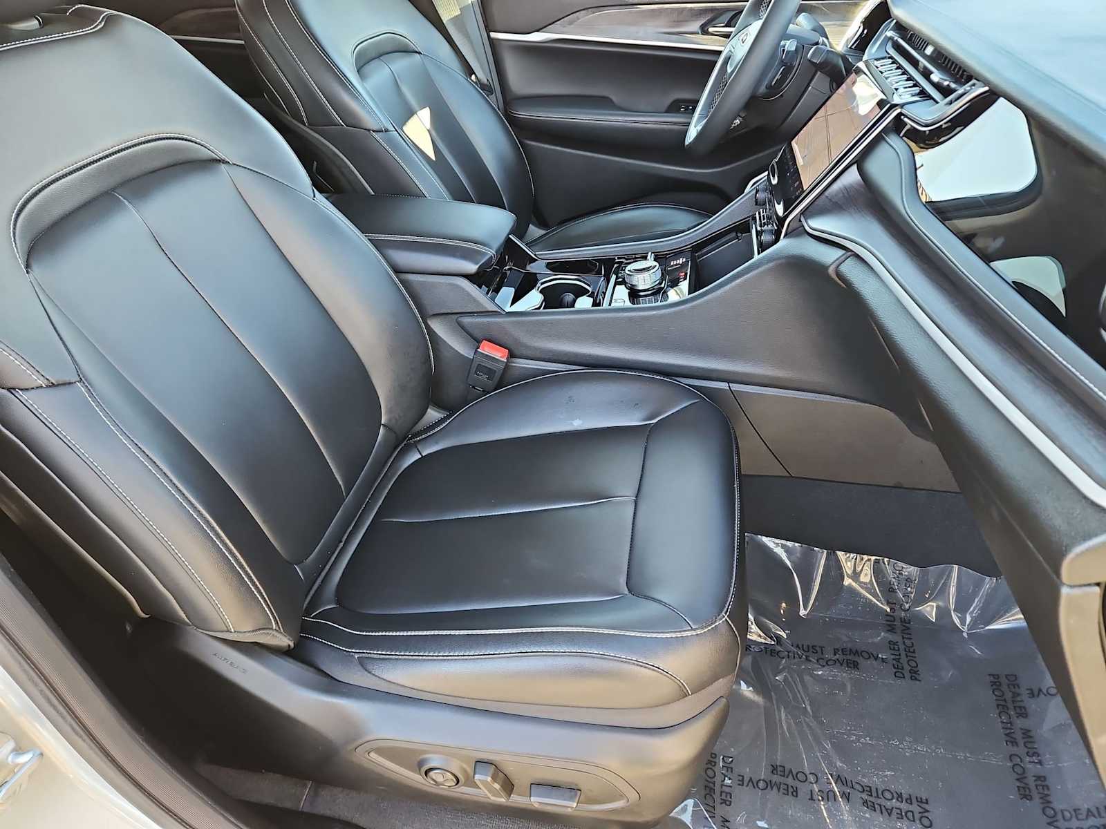 Thumbnail: 2023 Jeep Grand Cherokee - 23