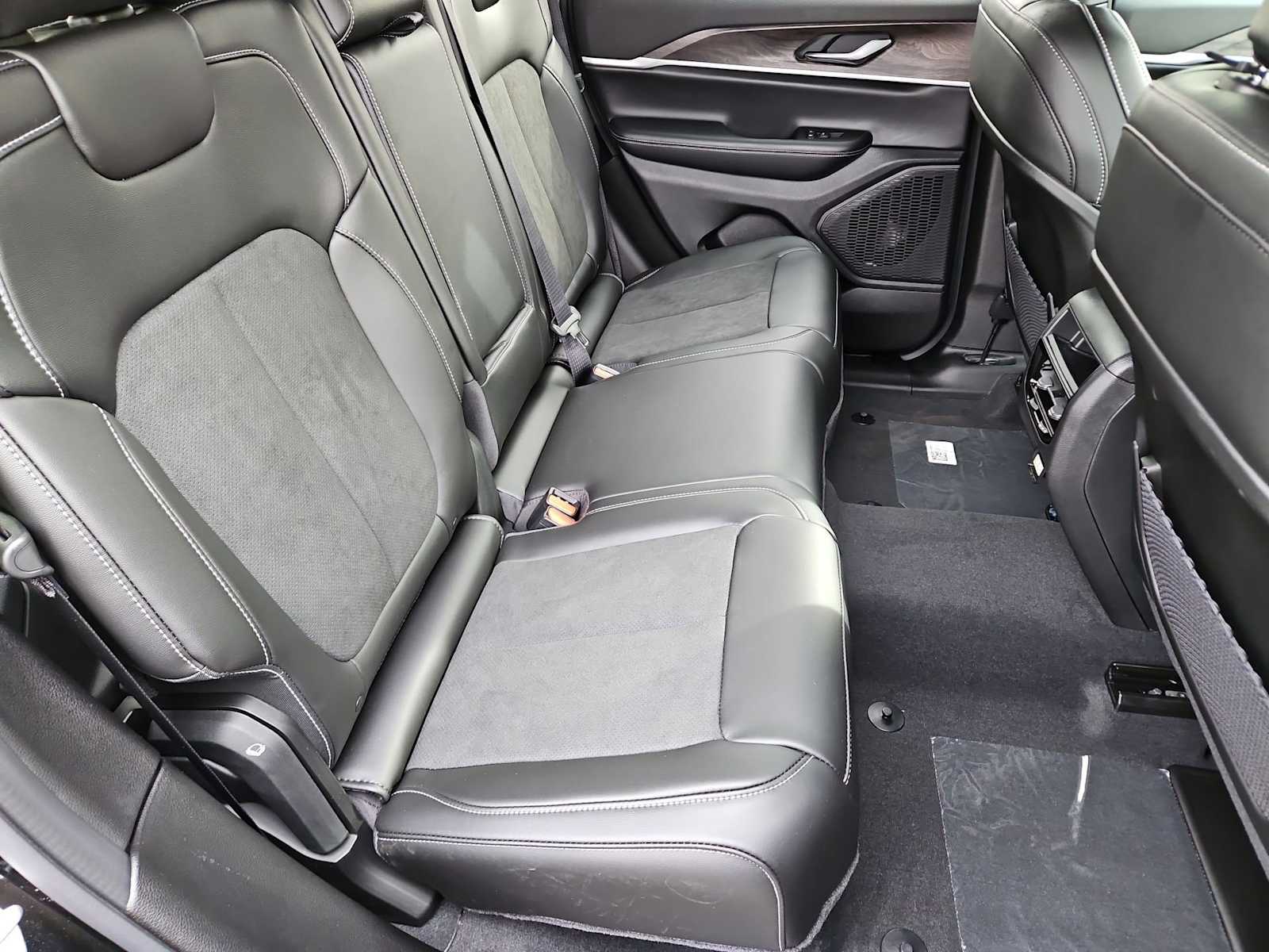 Thumbnail: 2026 Jeep Grand Cherokee - 20