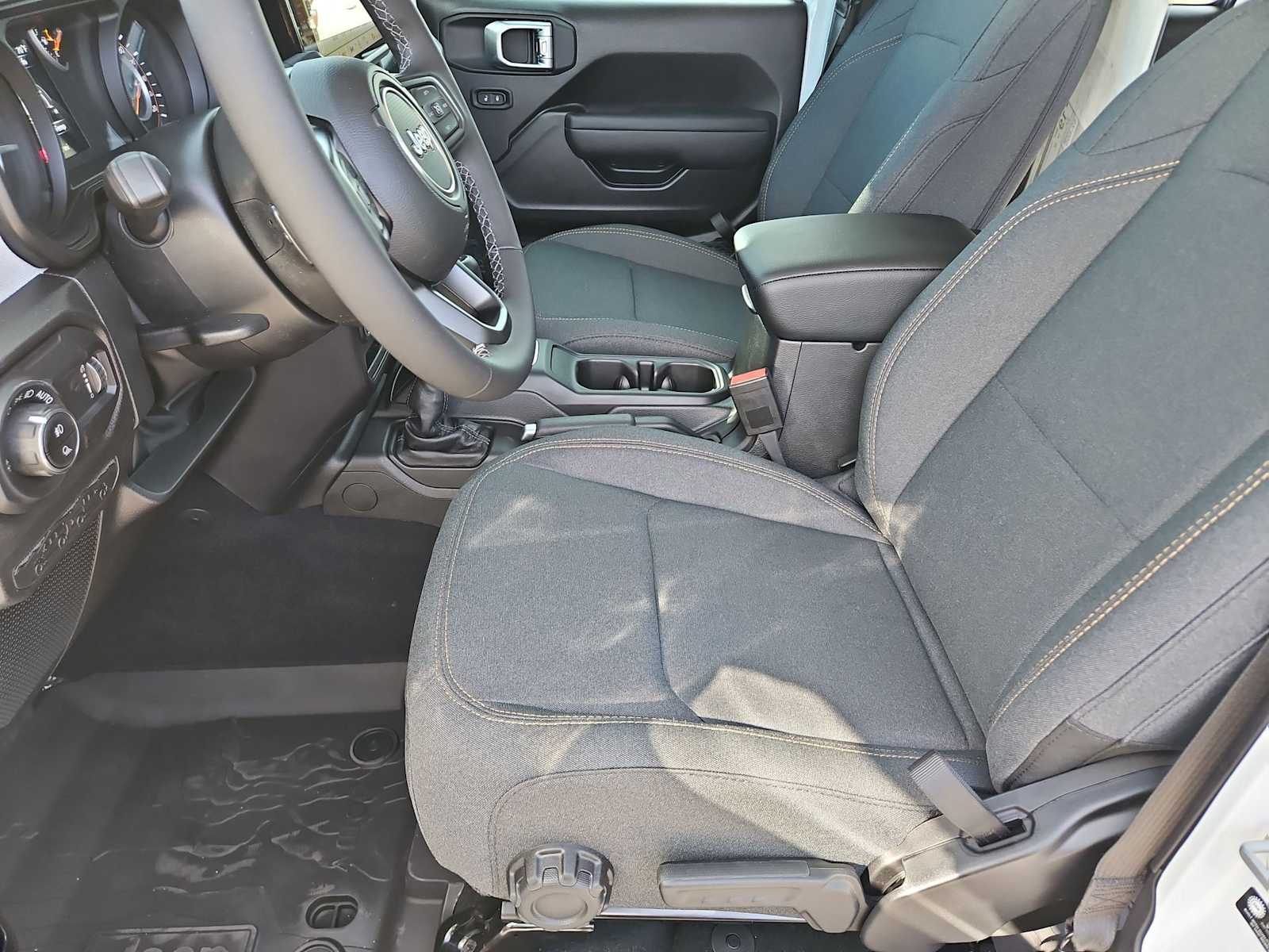 Thumbnail: 2026 Jeep Gladiator - 16