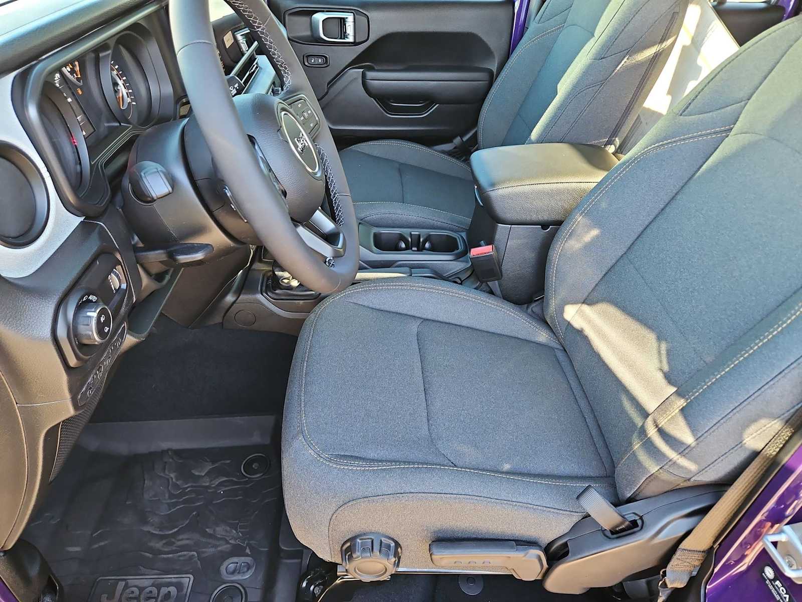 Thumbnail: 2026 Jeep Gladiator - 16