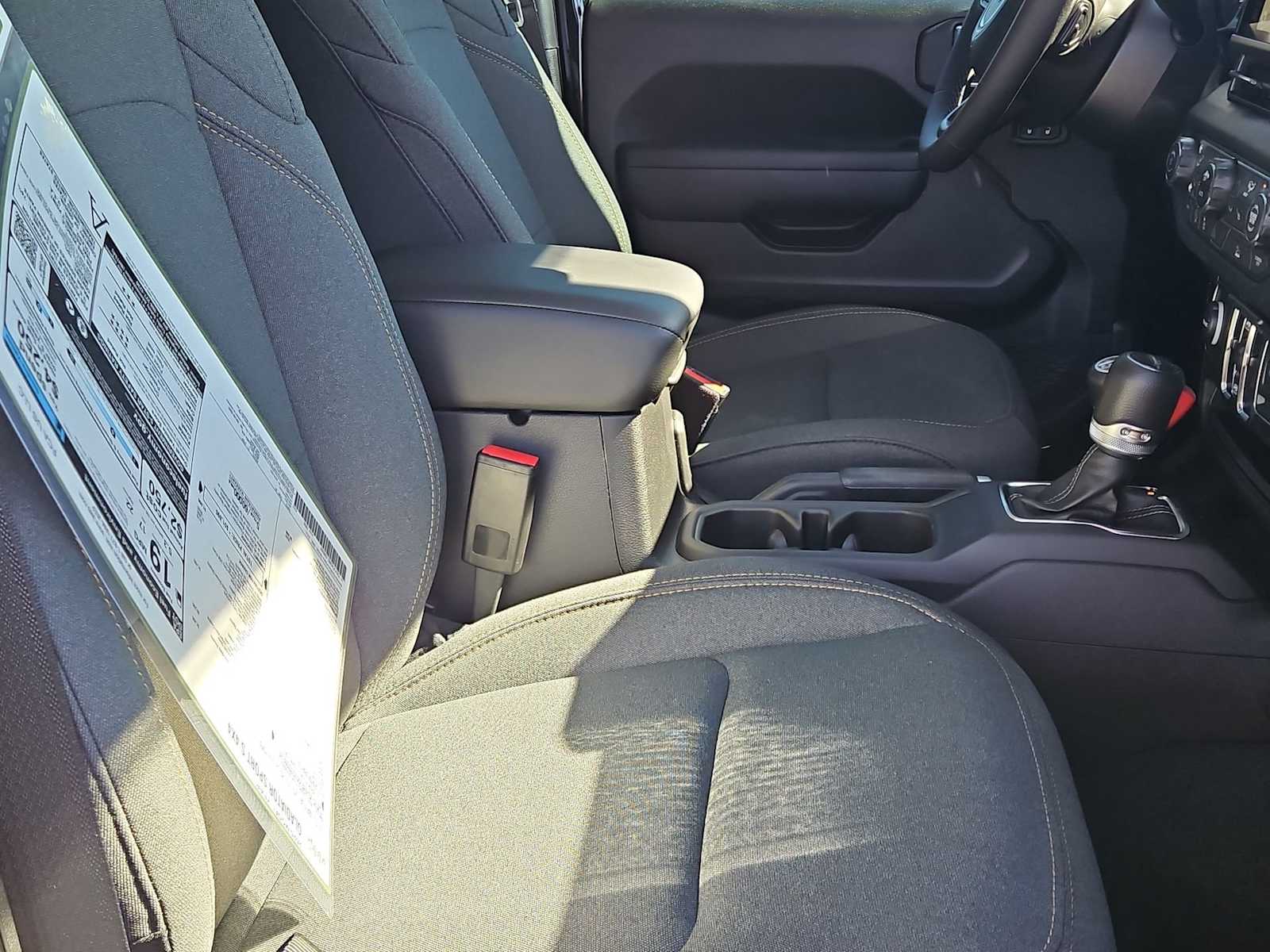 Thumbnail: 2025 Jeep Gladiator - 18