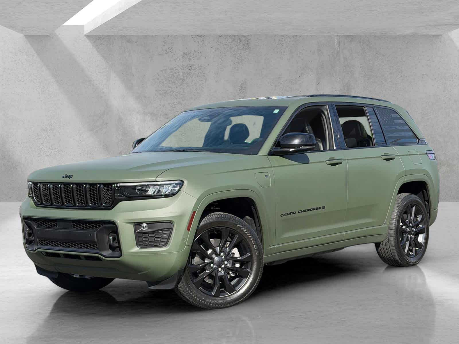 2023 Jeep Grand Cherokee Overland 4xe 4x4's photo