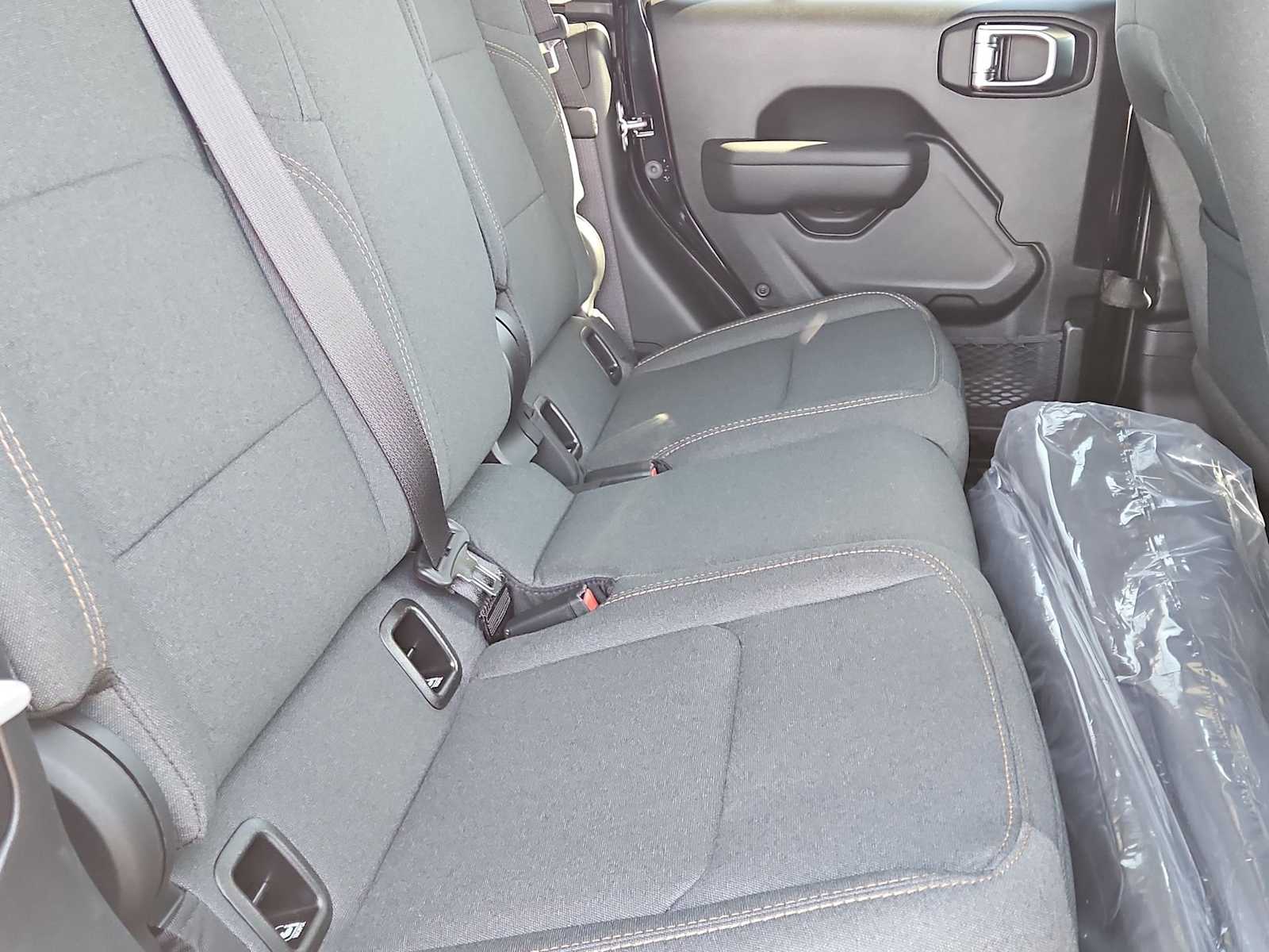 Thumbnail: 2025 Jeep Gladiator - 17