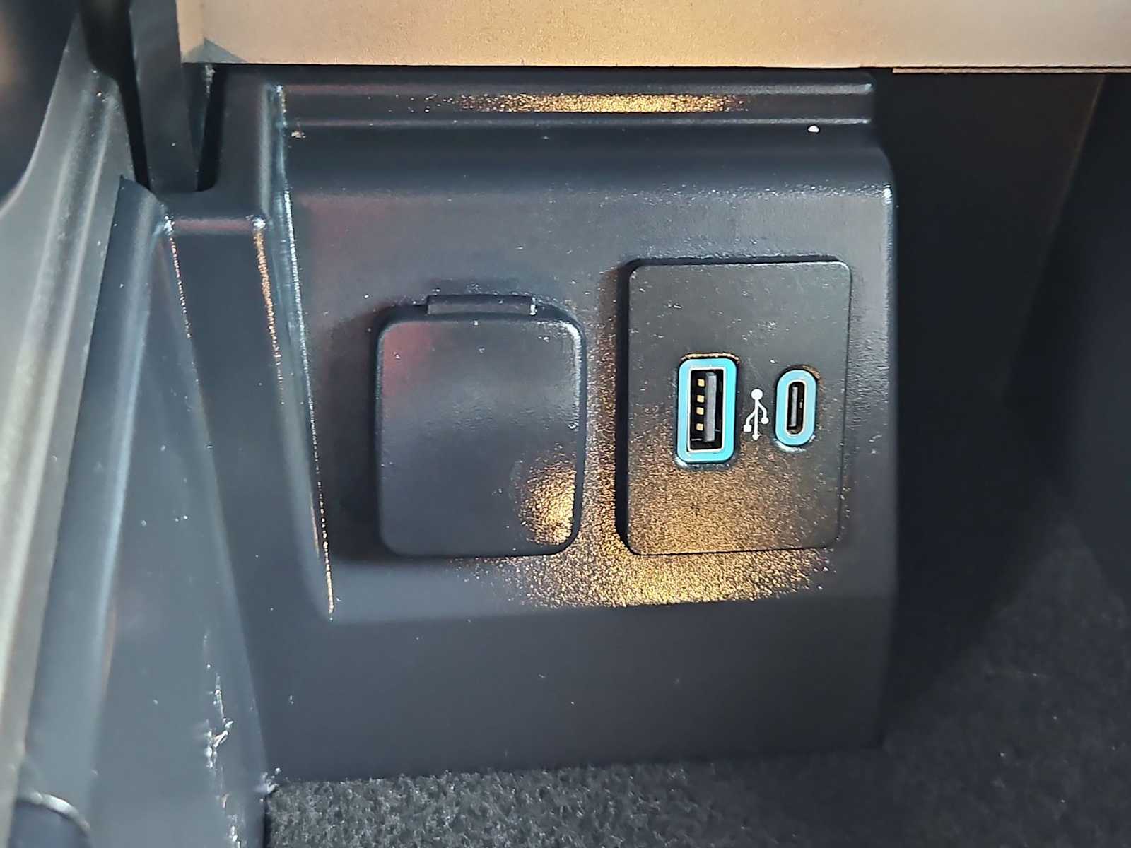 Thumbnail: 2021 Ford Explorer - 47