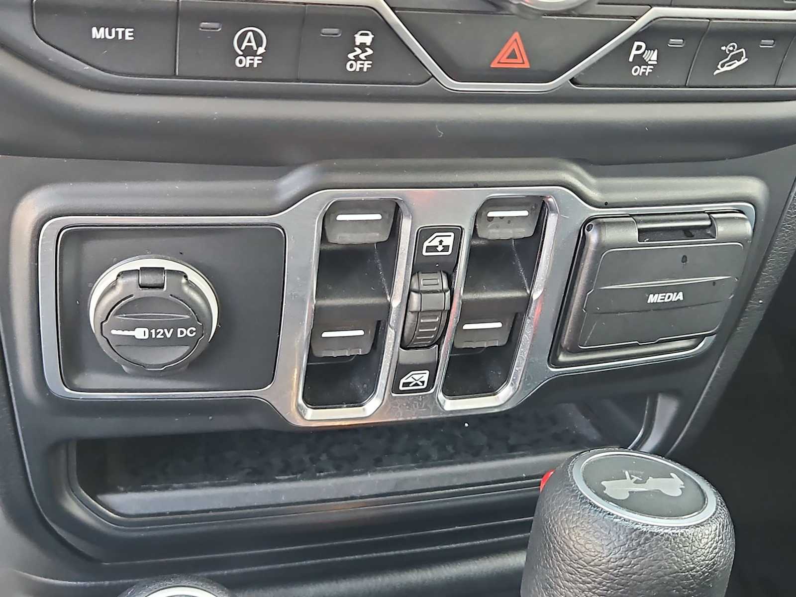 Thumbnail: 2021 Jeep Wrangler - 29