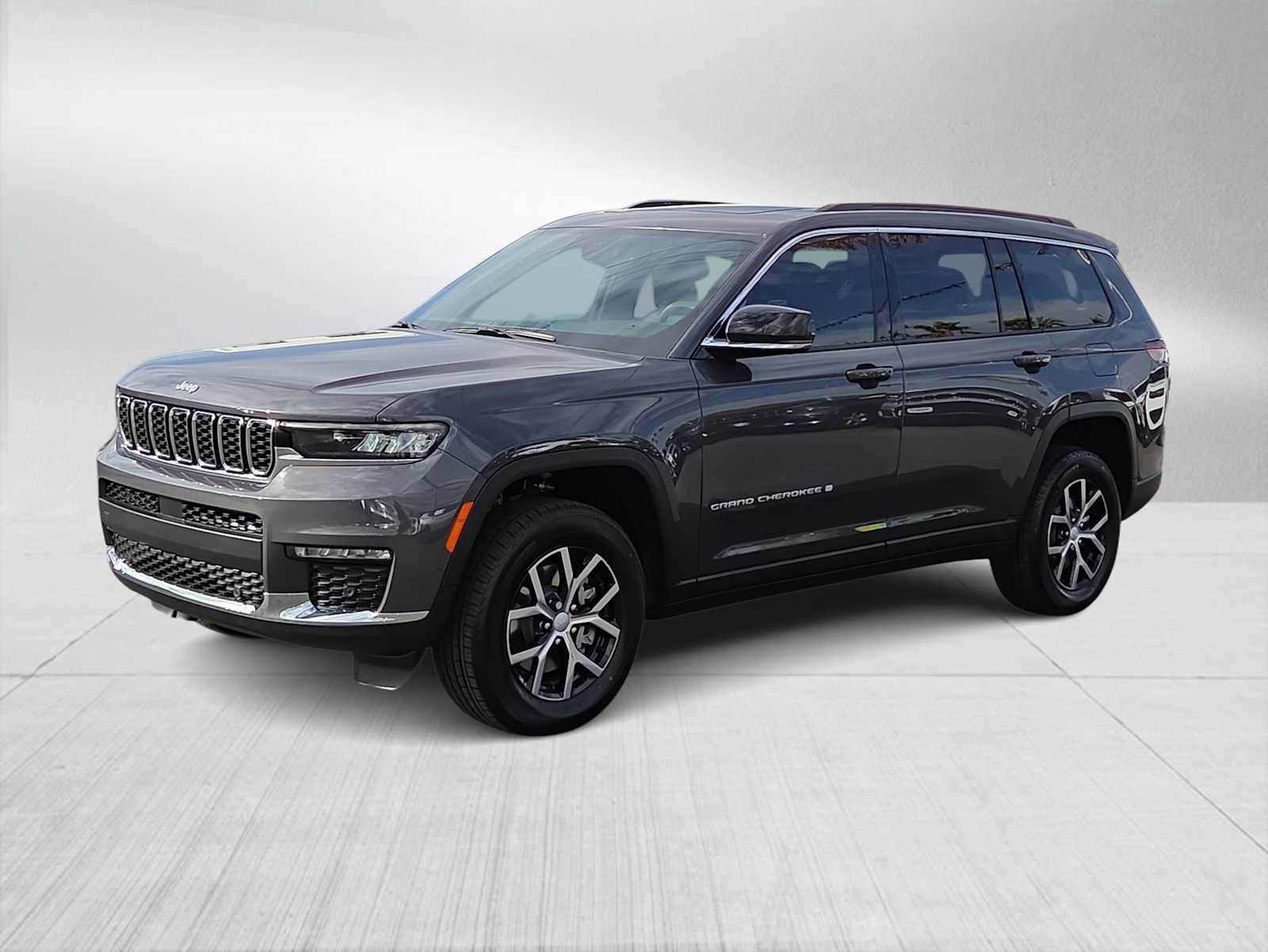 2025 Jeep Grand Cherokee Limited photo 3